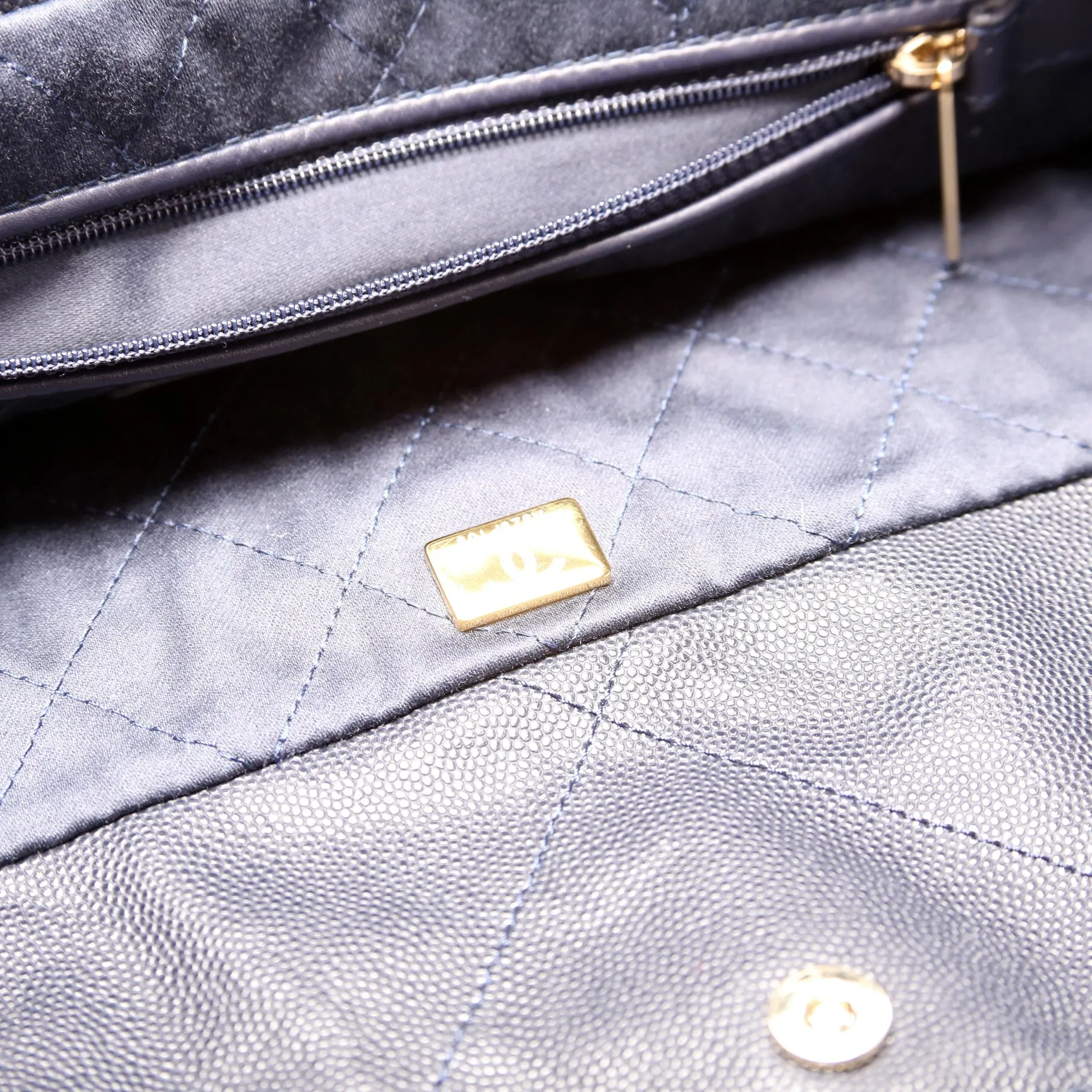 Chanel 22 Quilted Bag RFID